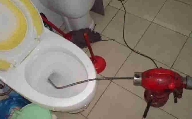 中方马桶通下水